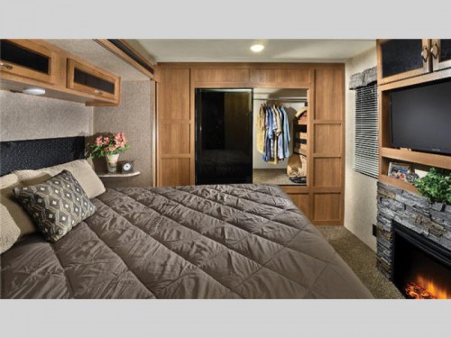 Coachmen Catalina Legacy Travel Trailer Bedroom